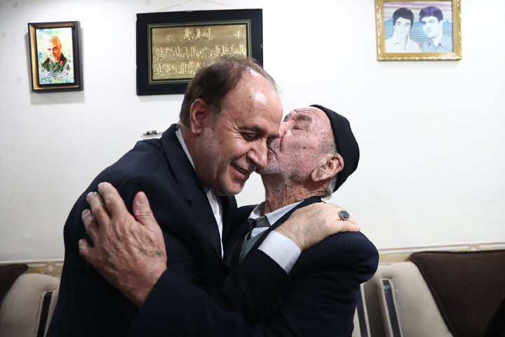 بازدید نائب‌رئیس مجلس از گلزار شهدای کبودرآهنگ استان همدان