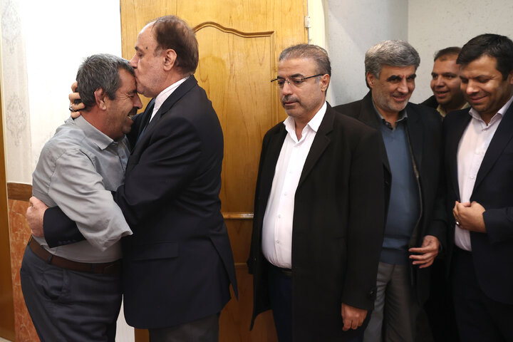 بازدید نائب‌رئیس مجلس از گلزار شهدای کبودرآهنگ استان همدان