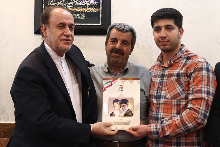 بازدید نائب‌رئیس مجلس از گلزار شهدای کبودرآهنگ استان همدان