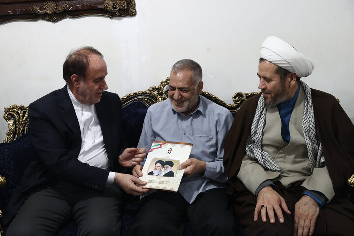 بازدید نائب‌رئیس مجلس از گلزار شهدای کبودرآهنگ استان همدان