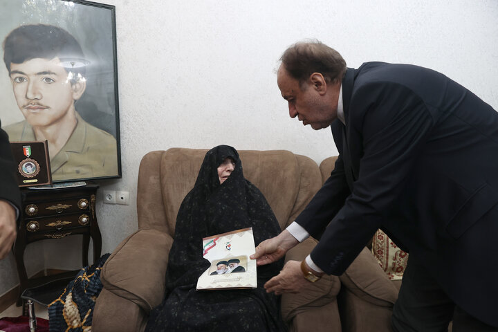 بازدید نائب‌رئیس مجلس از گلزار شهدای کبودرآهنگ استان همدان