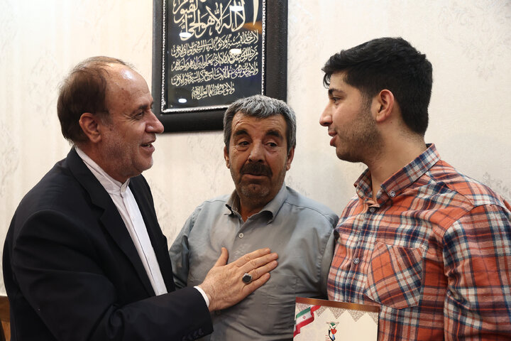 بازدید نائب‌رئیس مجلس از گلزار شهدای کبودرآهنگ استان همدان