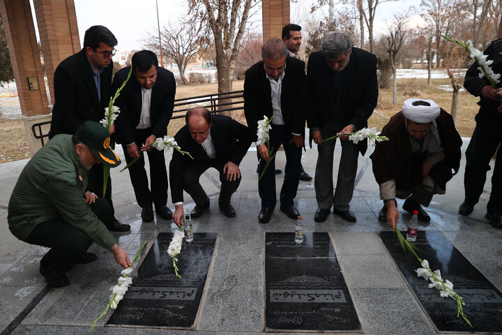 بازدید نائب‌رئیس مجلس از گلزار شهدای کبودرآهنگ استان همدان