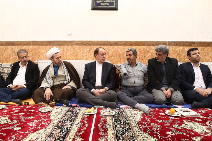 بازدید نائب‌رئیس مجلس از گلزار شهدای کبودرآهنگ استان همدان