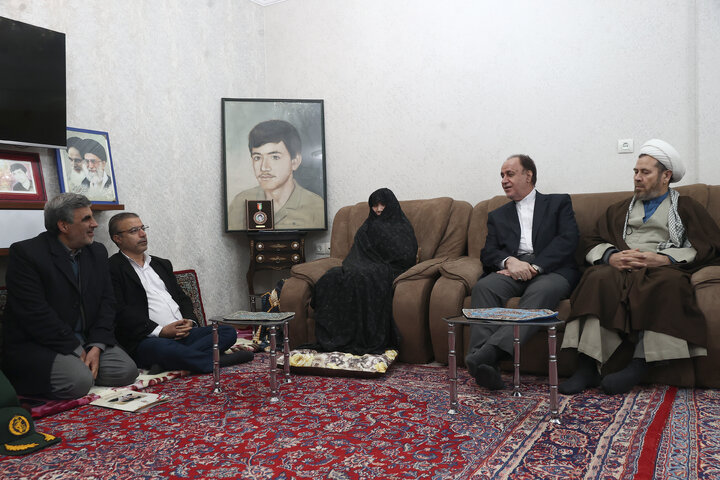 بازدید نائب‌رئیس مجلس از گلزار شهدای کبودرآهنگ استان همدان