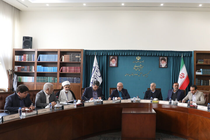 نشست کمیسیون اصل نود با حضور استاندار کرمان