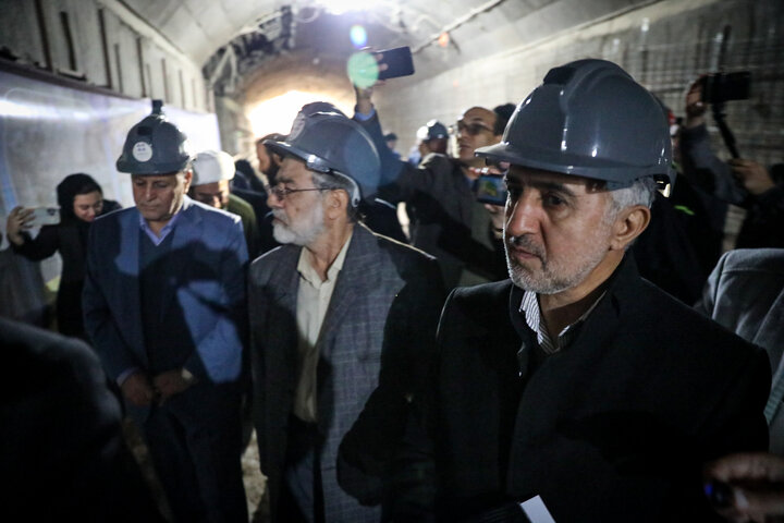 بازدید اعضای مجمع نمایندگان استان تهران مجلس از مترو اسلامشهر