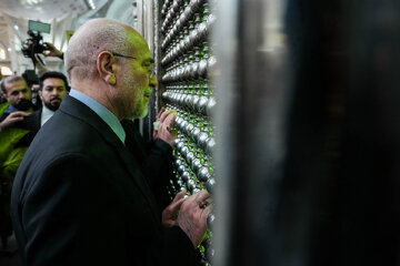 رئیس و نمایندگان مجلس با آرمان‌های امام(ره) و انقلاب تجدید میثاق کردند