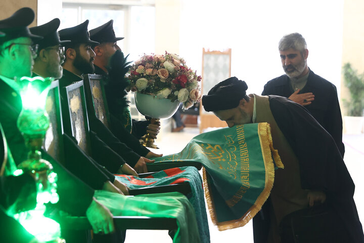 حضور خادمان مسجد جمکران در صحن علنی سه شنبه 14 بهمن مجلس