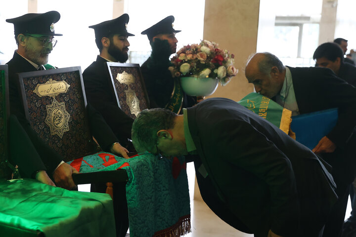 حضور خادمان مسجد جمکران در صحن علنی سه شنبه 14 بهمن مجلس