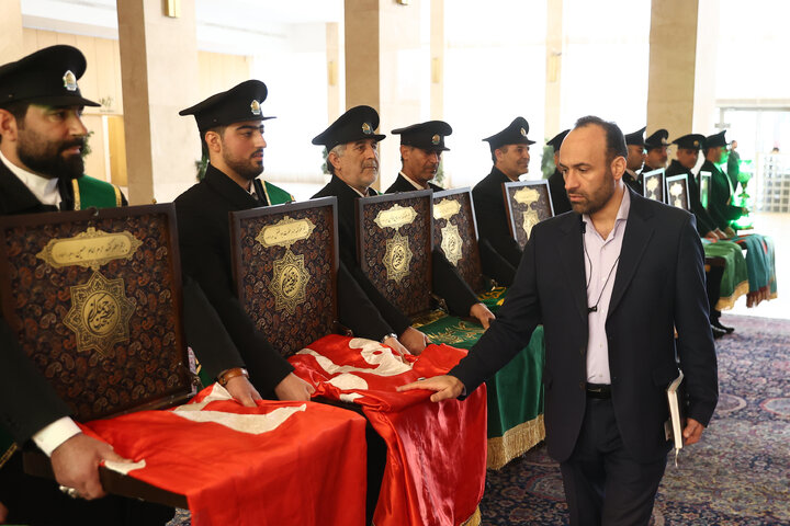 حضور خادمان مسجد جمکران در صحن علنی سه شنبه 14 بهمن مجلس