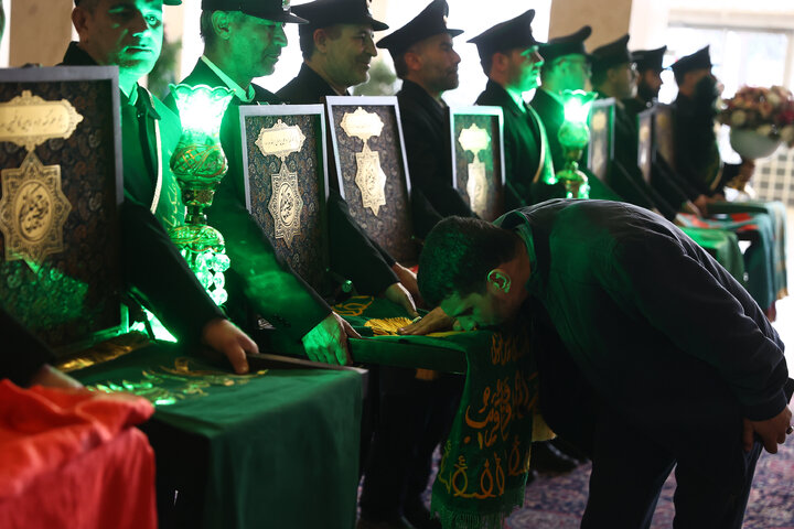 حضور خادمان مسجد جمکران در صحن علنی سه شنبه 14 بهمن مجلس