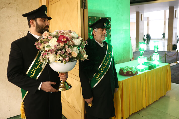 حضور خادمان مسجد جمکران در صحن علنی سه شنبه 14 بهمن مجلس