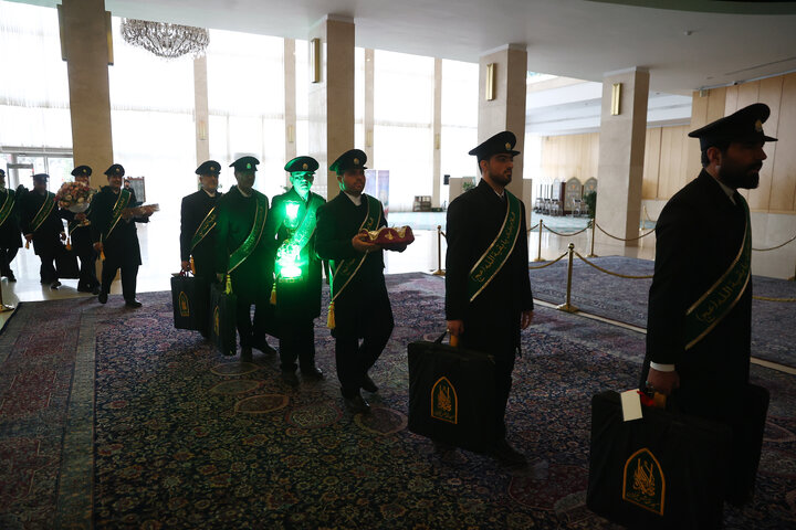 حضور خادمان مسجد جمکران در صحن علنی سه شنبه 14 بهمن مجلس