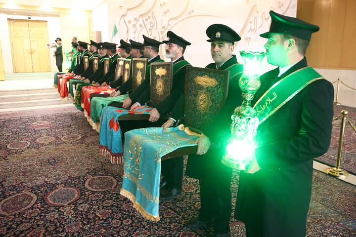 حضور خادمان مسجد جمکران در صحن علنی سه شنبه 14 بهمن مجلس