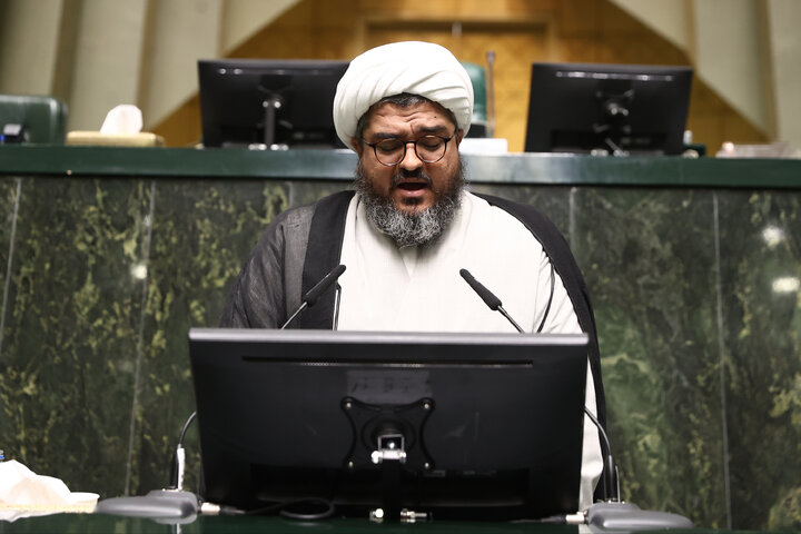 حضور خادمان مسجد جمکران در صحن علنی سه شنبه 14 بهمن مجلس