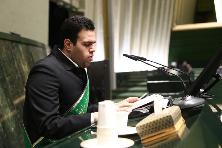 حضور خادمان مسجد جمکران در صحن علنی سه شنبه 14 بهمن مجلس