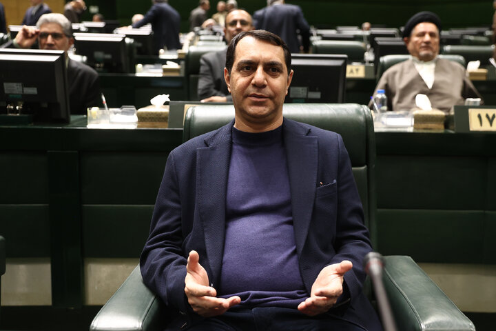 حضور خادمان مسجد جمکران در صحن علنی سه شنبه 14 بهمن مجلس