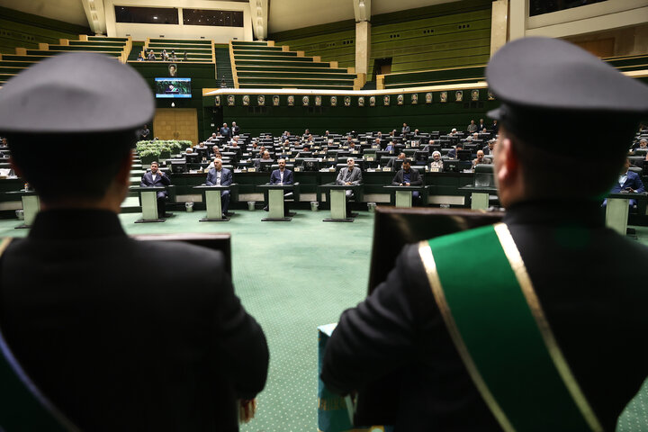 حضور خادمان مسجد جمکران در صحن علنی سه شنبه 14 بهمن مجلس