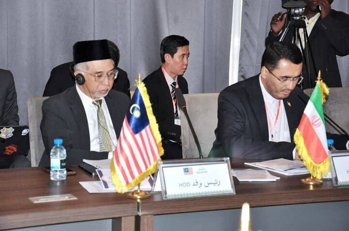 ملت ایران همواره با قدرت از استقلال و حاکمیت خود دفاع می‌کند