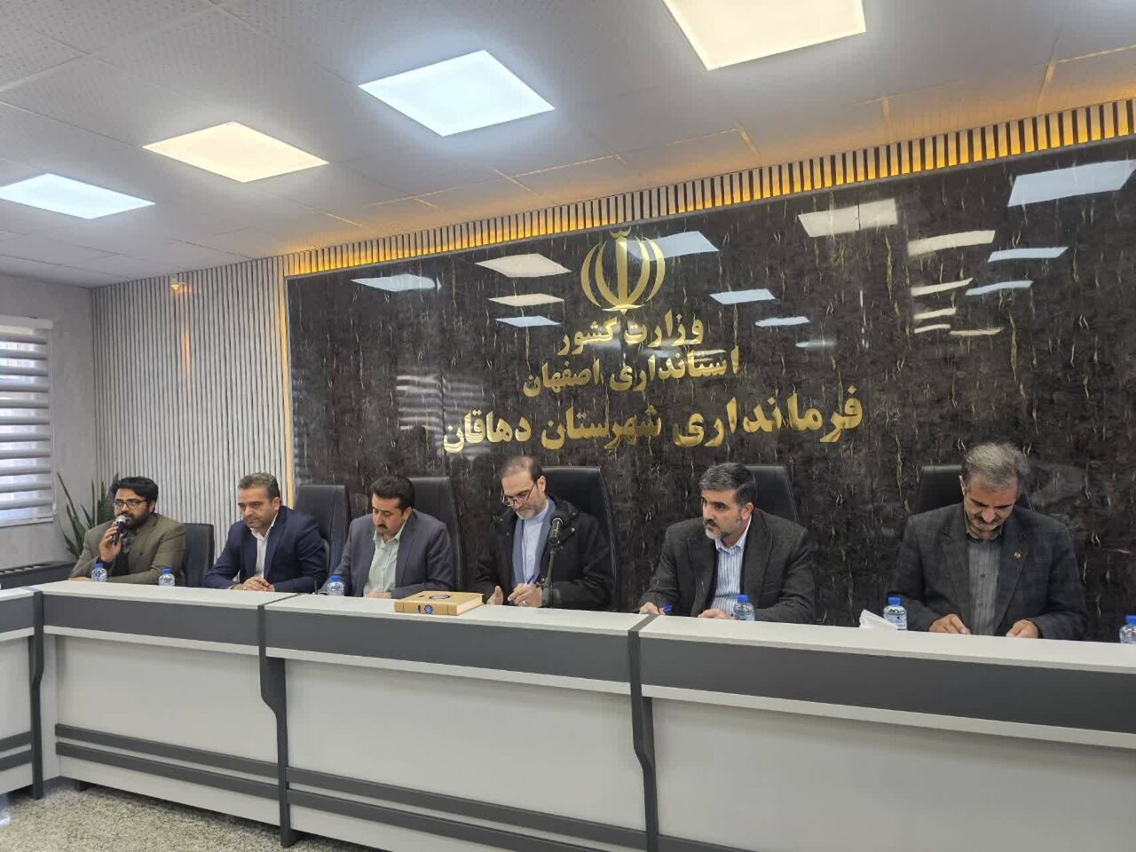 محورهای پرخطر شهرضا و دهاقان نیازمند تخصیص اعتبارات ویژه است/ تعریض و رفع نقاط حادثه‌خیز حوزه انتخابیه در اولویت سازمان راهداری