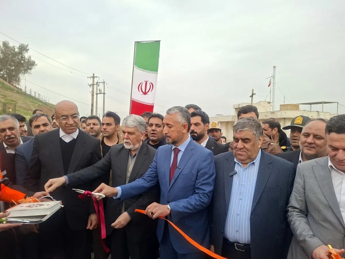 آیین افتتاح ورود و خروج خودروهای سواری و عمومی ایران و عراق برگزار شد