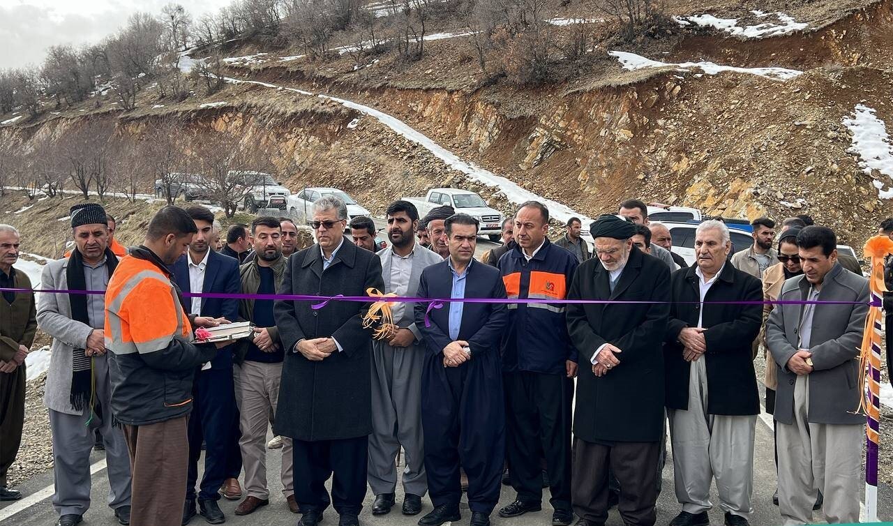 برگزاری میز خدمت با حضور امید کریمیان و مدیرکل کمیته امداد کردستان