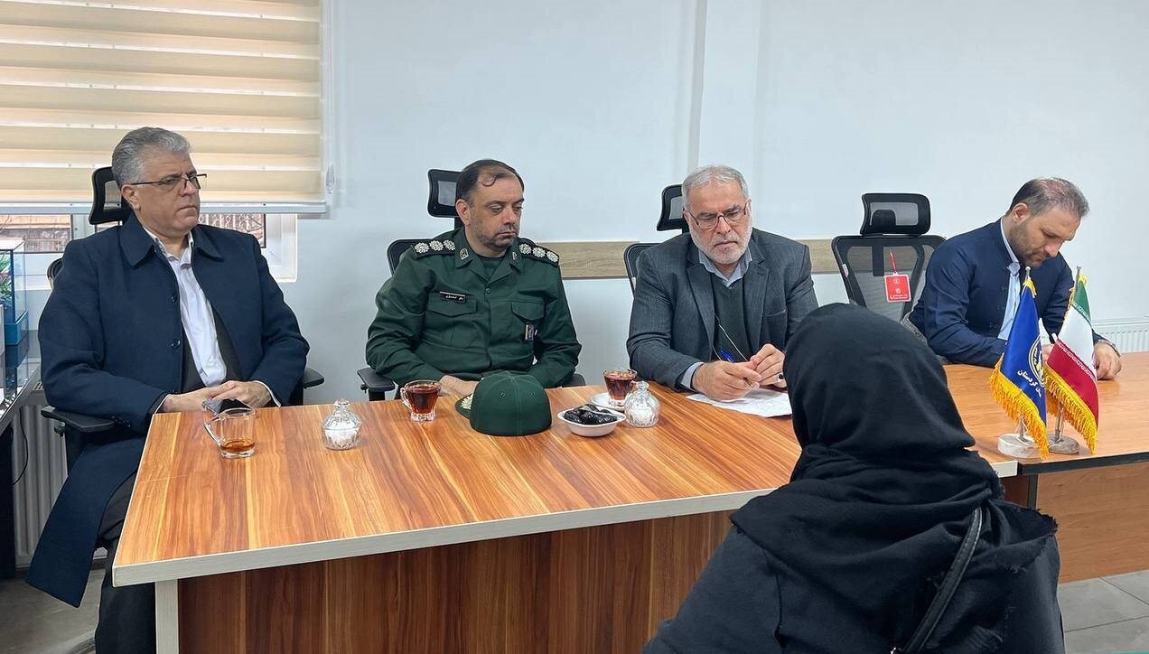 برگزاری میز خدمت با حضور امید کریمیان و مدیرکل کمیته امداد کردستان