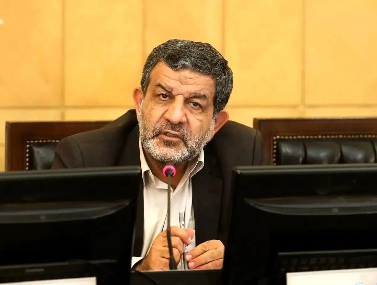 انتقاد از گرانفروشی عجیب در بازار موبایل/ ضرورت ورود نهادهای نظارتی برای برخورد با گرانفروشی در بازار موبایل/برخی گوشی ها با نرخ دلار ۴۰۰ هزار تومانی به فروش میرسند