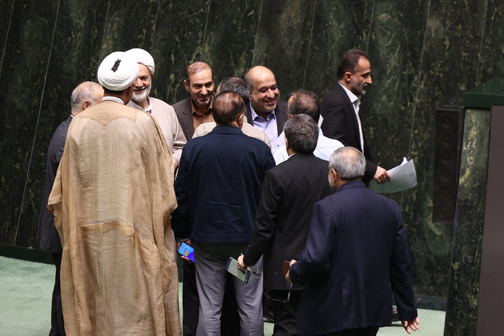 ناطقان میان دستور نشست علنی یکشنبه 19 بهمن ماه مجلس شورای اسلامی