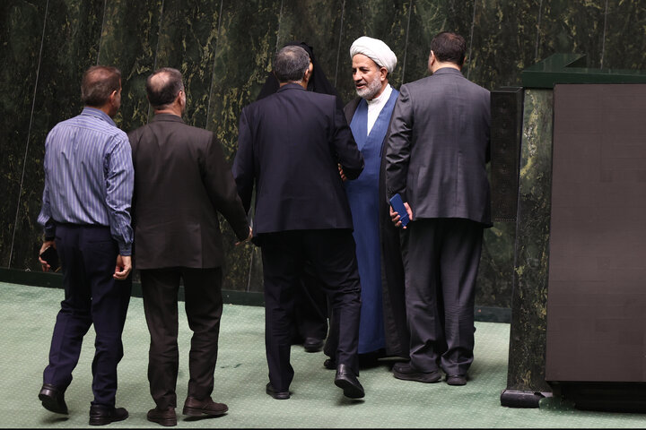 ناطقان میان دستور نشست علنی یکشنبه 19 بهمن ماه مجلس شورای اسلامی