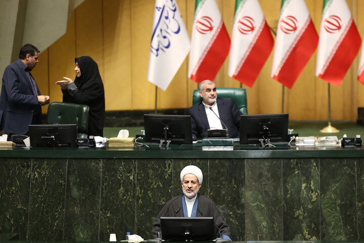 ناطقان میان دستور نشست علنی یکشنبه 19 بهمن ماه مجلس شورای اسلامی