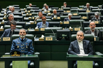 در صحن؛ هم‌نشینی میدان و دیپلماسی در بهارستان