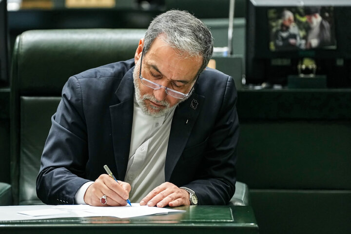 جلسه غیرعلنی مجلس با حضور رئیس ستاد کل نیروهای مسلح و وزیر امور خارجه