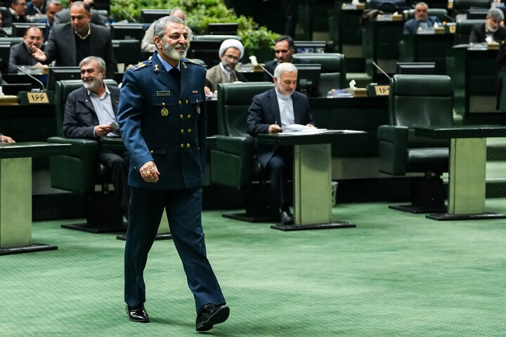 جلسه غیرعلنی مجلس با حضور رئیس ستاد کل نیروهای مسلح و وزیر امور خارجه