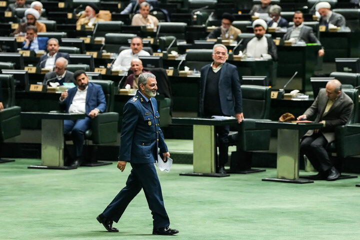 جلسه غیرعلنی مجلس با حضور رئیس ستاد کل نیروهای مسلح و وزیر امور خارجه