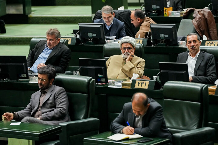 جلسه غیرعلنی مجلس با حضور رئیس ستاد کل نیروهای مسلح و وزیر امور خارجه