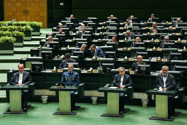 جلسه غیرعلنی مجلس با حضور رئیس ستاد کل نیروهای مسلح و وزیر امور خارجه