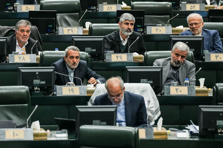 جلسه غیرعلنی مجلس با حضور رئیس ستاد کل نیروهای مسلح و وزیر امور خارجه