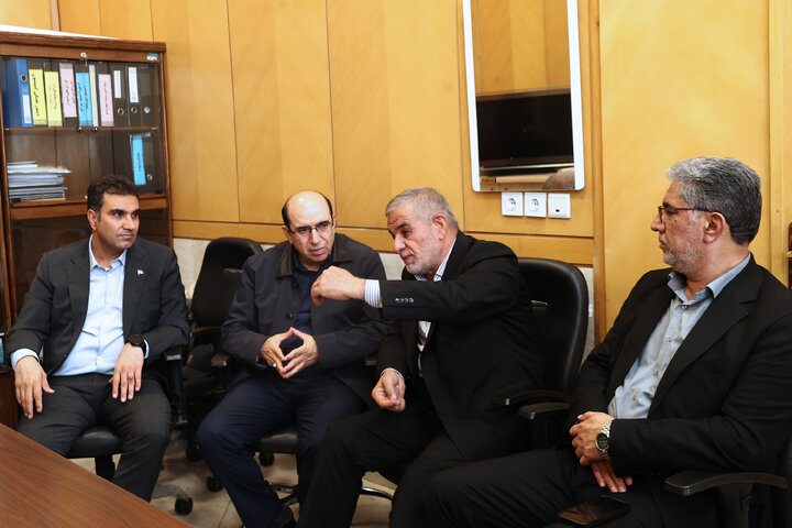 دیدار جمعی از نمایندگان مجلس با نماینده مردم اردکان به مناسبت سالگرد شهادت پدر شهیدش