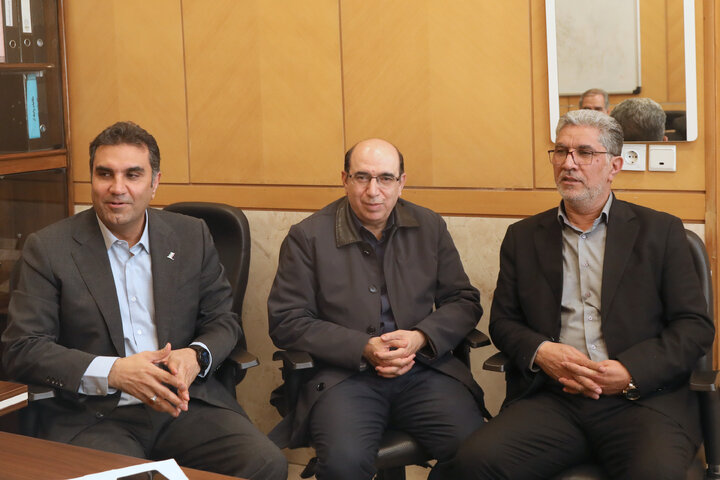 دیدار جمعی از نمایندگان مجلس با نماینده مردم اردکان به مناسبت سالگرد شهادت پدر شهیدش