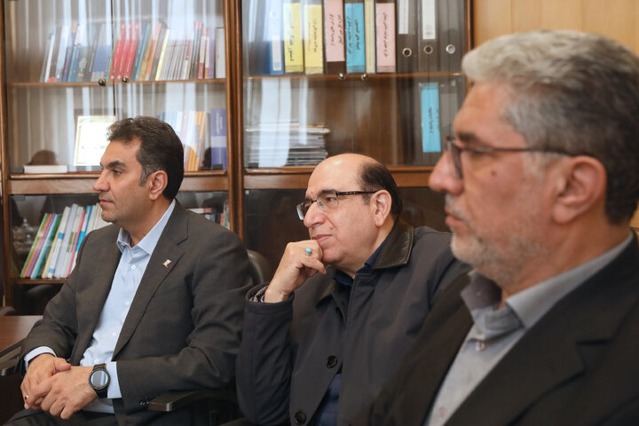 دیدار جمعی از نمایندگان مجلس با نماینده مردم اردکان به مناسبت سالگرد شهادت پدر شهیدش