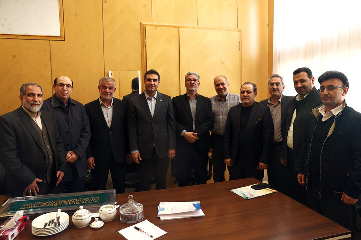 دیدار جمعی از نمایندگان مجلس با نماینده مردم اردکان به مناسبت سالگرد شهادت پدر شهیدش