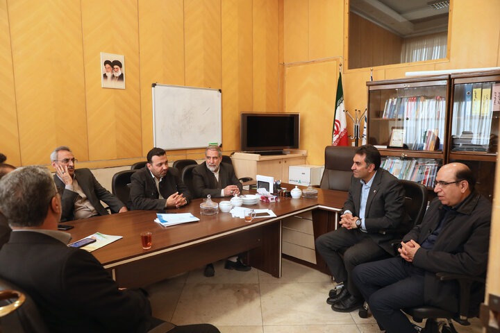 دیدار جمعی از نمایندگان مجلس با نماینده مردم اردکان به مناسبت سالگرد شهادت پدر شهیدش