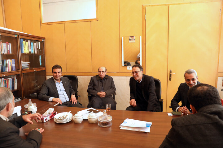 دیدار جمعی از نمایندگان مجلس با نماینده مردم اردکان به مناسبت سالگرد شهادت پدر شهیدش