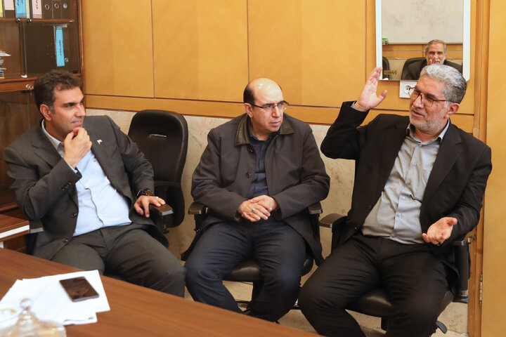 دیدار جمعی از نمایندگان مجلس با نماینده مردم اردکان به مناسبت سالگرد شهادت پدر شهیدش