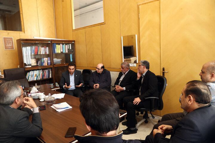 دیدار جمعی از نمایندگان مجلس با نماینده مردم اردکان به مناسبت سالگرد شهادت پدر شهیدش