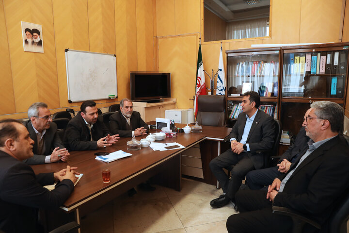 دیدار جمعی از نمایندگان مجلس با نماینده مردم اردکان به مناسبت سالگرد شهادت پدر شهیدش