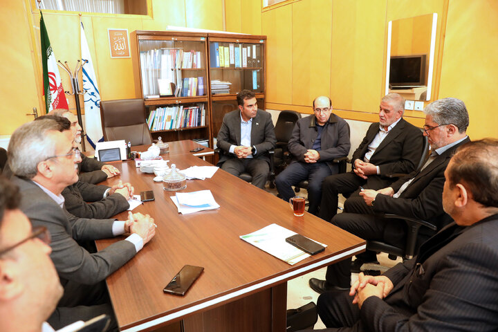 دیدار جمعی از نمایندگان مجلس با نماینده مردم اردکان به مناسبت سالگرد شهادت پدر شهیدش