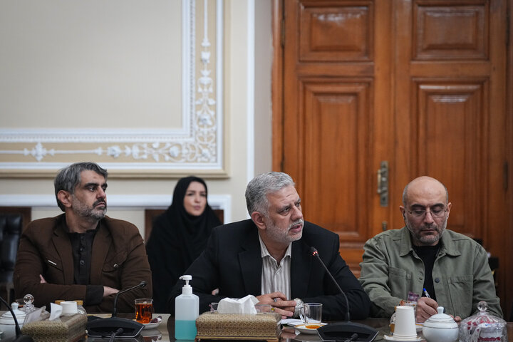 دیدار اعضای شورای هماهنگی دهه فجر با دکتر قالیباف